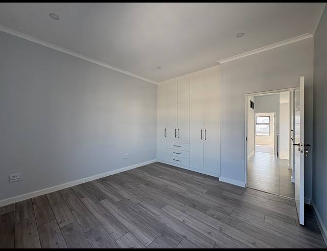 5 BEDROOM HOUSE FOR SALE IN SANDOWN